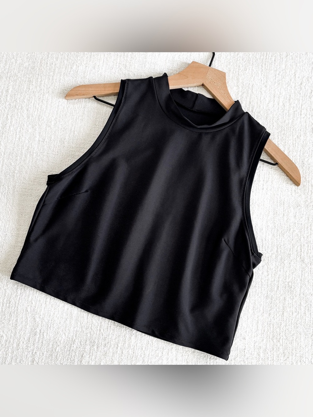 Athleta cropped mockneck tank.